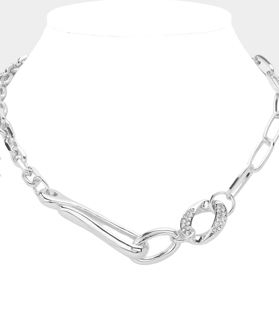 Stone Paved Metal Link Pointed Chain Necklace