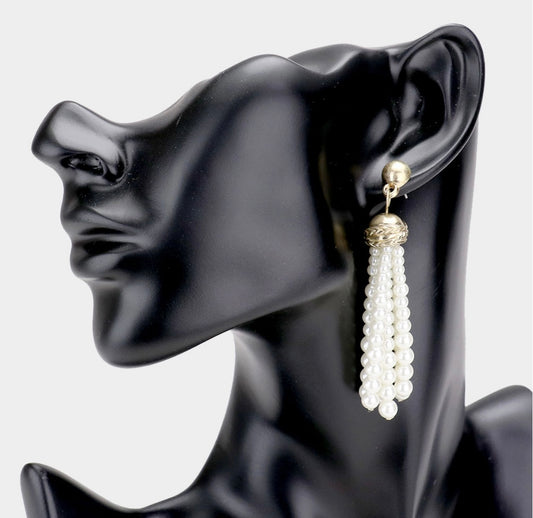 Stranded in Pearls Earrings/White